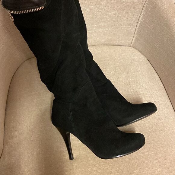 POPUSHIER
Black Suede Knee High Heel Boots - Picture 11 of 15